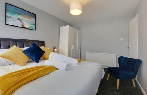 Handsworth House | Superb 3 bed house, close to centre , private parking on gated premise