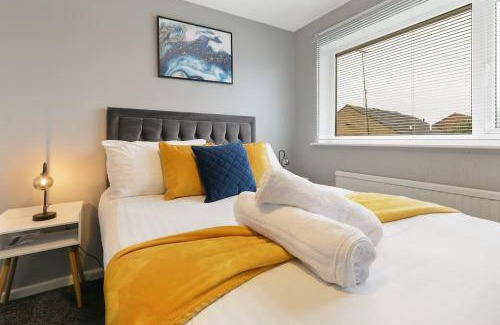 Handsworth House | Superb 3 bed house, close to centre , private parking on gated premise