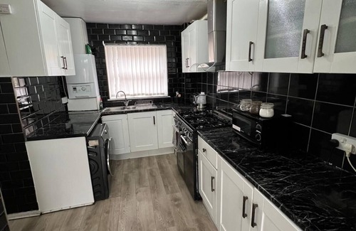 Woolwich Riverside Apartment | Superb 4-bedroom apartment with Garden and Lawn
