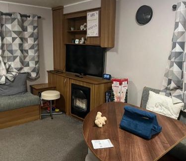 Clacton-on-Sea Other | Superb 8 Berth Caravan With Free Wifi At Highfield Grange Ref 26706Wr