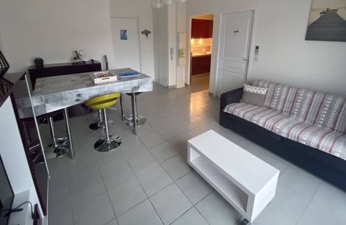 Peret Apartment | Superb apartment in the heart of Languedoc between sea and mountain lake