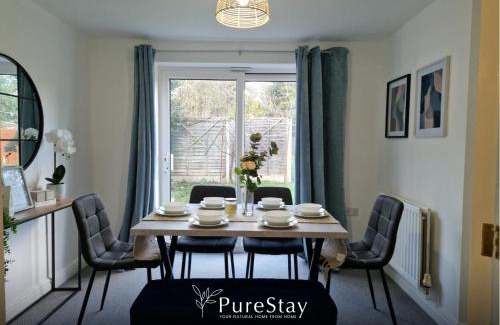 Stourport-on-Severn Apartment | Superb & Beautiful Stourport Home with 7 Beds by PureStay