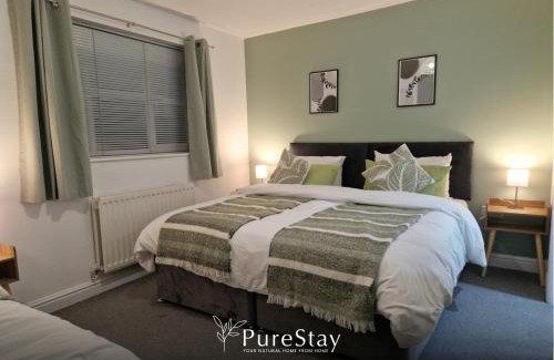 Stourport-on-Severn Apartment | Superb & Beautiful Stourport Home with 7 Beds by PureStay
