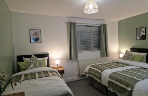 Stourport-on-Severn Apartment | Superb & Beautiful Stourport Home with 7 Beds by PureStay