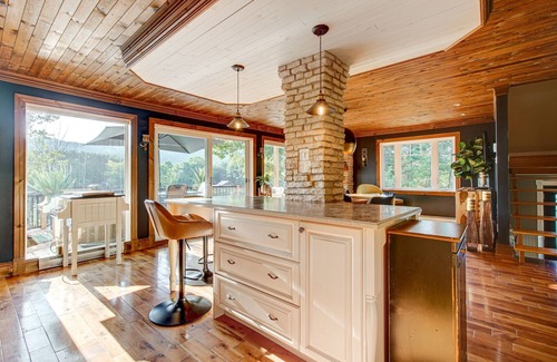 Saint Donat Ski Chalet | Superb Chalet on Lake Ouareau