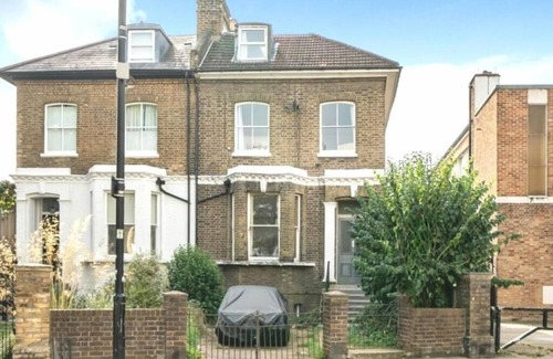 Ravenscourt Park Apartment | Superb Contemporary Apartment