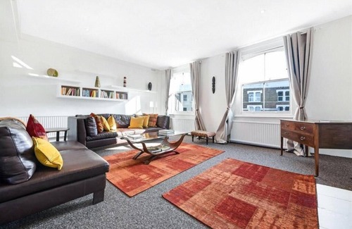 Ravenscourt Park Apartment | Superb Contemporary Apartment
