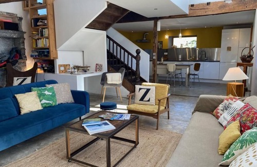 Issor Bed & Breakfast | Superb contemporary gîte at the foot of the mountains, fireplace, wifi, barbecue