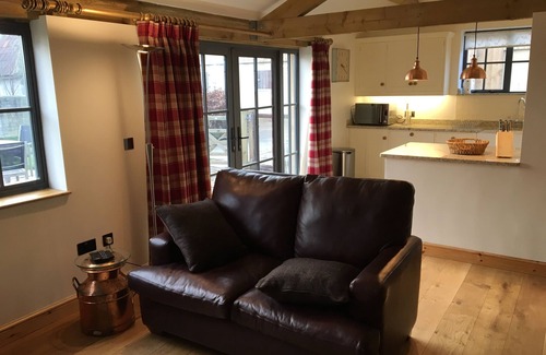 South Wraxall House | Superb converted Old Dairy, spacious, well equipped in quiet rural location