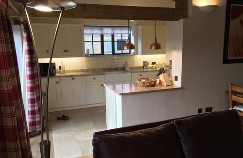 South Wraxall House | Superb converted Old Dairy, spacious, well equipped in quiet rural location