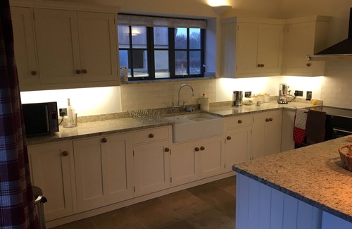 South Wraxall House | Superb converted Old Dairy, spacious, well equipped in quiet rural location