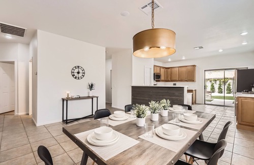 Casa Del Rey at Camino a Lago House | Superb & Cozy NW Valley Retreat: Stylish Design home Offers something 4 Everyone