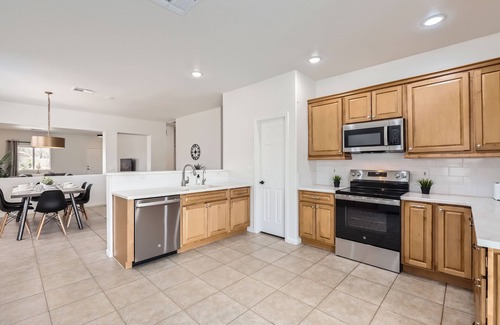 Casa Del Rey at Camino a Lago House | Superb & Cozy NW Valley Retreat: Stylish Design home Offers something 4 Everyone