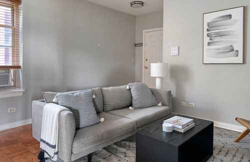 Evanston Apartment | Superb Evanston 1BR w/Courtyard & W/D, nr Beach, by Blueground