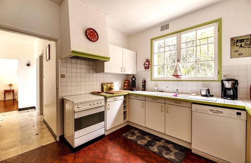 La Fagette House | SUPERB HOLIDAY HOUSE WITH PRIVATE POOL, 800M FROM SHOPS AND RESTAURANTS