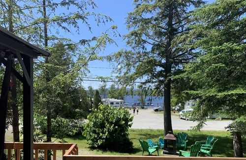 Sherbrooke Ski Chalet | Superb Lac Magog cottage