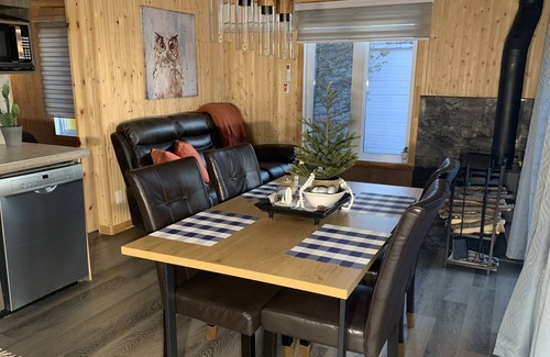 Sherbrooke Ski Chalet | Superb Lac Magog cottage