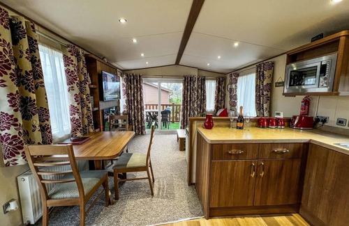 Haveringland House | Superb lodge in rural Norfolk near Norwich, with lake views & fishing ref 16018H