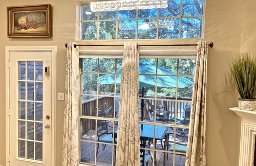 Block House Creek House | Superb,Pet friendly. Big Backyard on Greenbelt. HEB Center. ATX Kalahari,183
