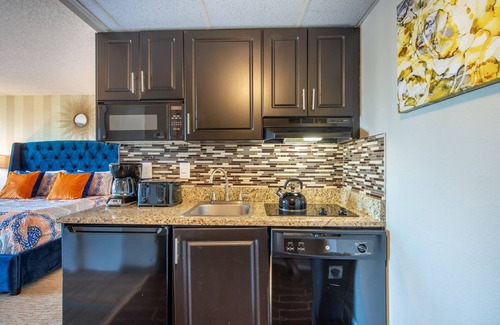 Florida Center Apartment | Superb Renovated Suite, Amazing Water View Best Location to Disney and Universal