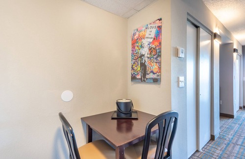 Florida Center Apartment | Superb Renovated Suite, Amazing Water View Best Location to Disney and Universal