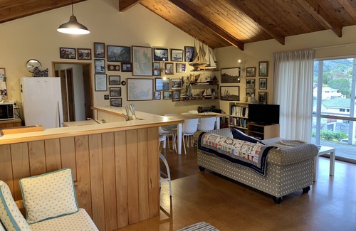 Russell House | Superb sea views with excellent beach location