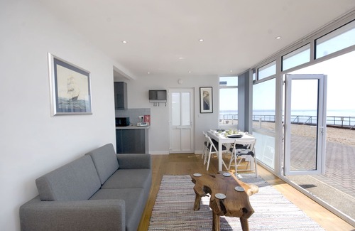 Ventnor Cabin | Superb Sea View, all amenities in walking distance, new renovation