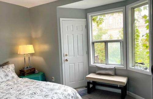 Corktown Apartment | Superb Spacious Loft Old Toronto near Distillery District