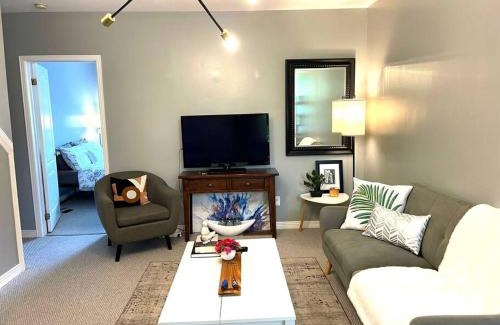 Corktown Apartment | Superb Spacious Loft Old Toronto near Distillery District