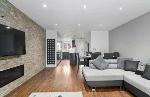 Charlton House | Superb Stonewall Terrace