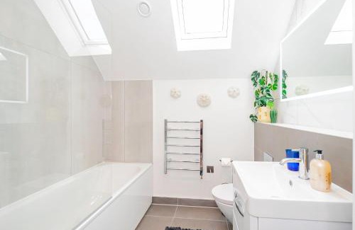 Acton Apartment | Superb Top Floor 1-Bedroom Flat With Charming Two Balconies