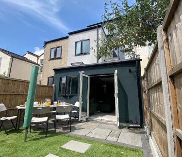 Horfield House | Superb townhouse near vibrant Gloucester Road