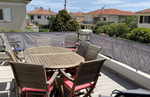 Saint-Laurent-du-Var Apartment | Superb upstairs villa with private garden and parking.