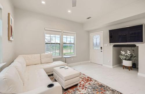 Foster Heights House | Superb White Modern Farm House