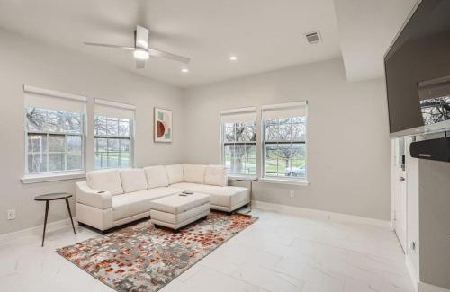 Foster Heights House | Superb White Modern Farm House