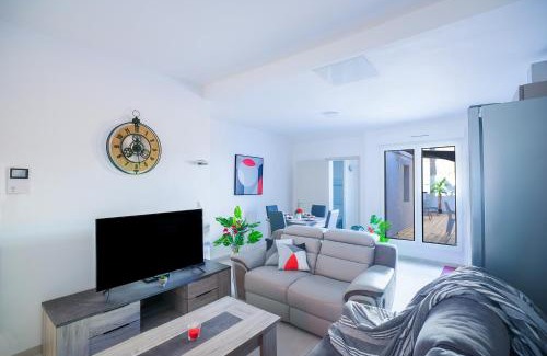 Les Halles - Valliere Apartment | Superbe appartement à 2 pas des Halles, Climatisé, terrasse, garage
