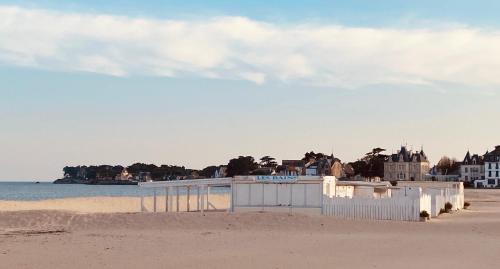 Le Pouliguen Apartment | Superbe appartement 4 personnes Le Pouliguen avec vue magnifique sur le port et la mer