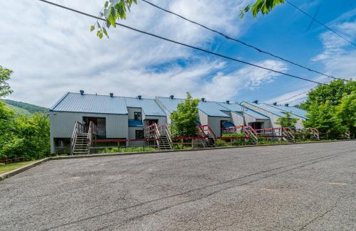 Stoneham Apartment | Superbe condo face aux pentes de ski Stoneham!