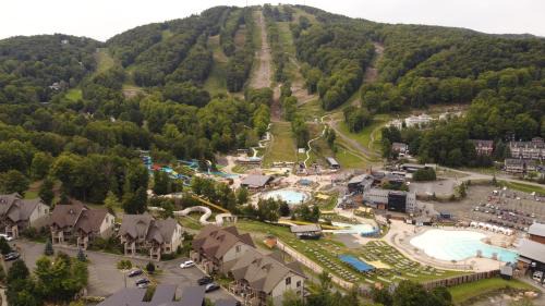 Bromont Apartment | Superbe ski-in ski-out condo