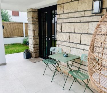Les Clayes-sous-Bois Apartment | Superbe studio neuf - 20 min Versailles (jo2024)