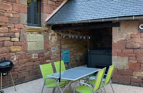 Collonges-la-Rouge Villa | Superbe Villa Avec Jaccuzi à Collonges la Rouge