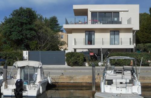 Miramar House | SUPERBE VILLA VUE MER La LONDE LES MAURES Entre HYERES et Le LAVANDOU 4 Etoiles 10 COUCHAGES PISCINE CHAUFFEE
