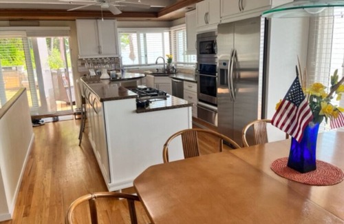 Spring Lake House | Superbly located beachfront house in Grand Haven! Just minutes from Downtown