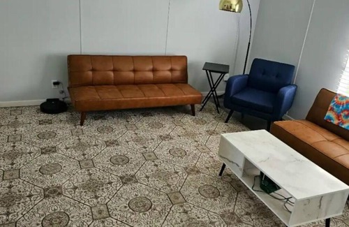 Jefferson House | SuperCool Mid-century Retro, E. Texas Starry Skies