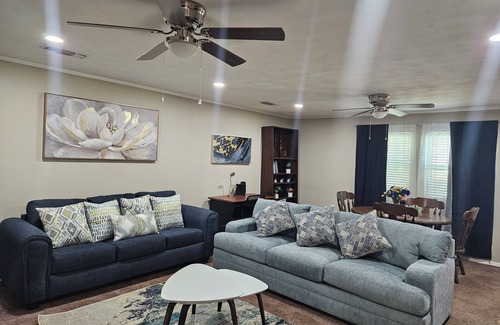 Mesquite House | SUPERHOST Grace Galore Unit B, Luxury 2bedrm/w Crib, /Mesquite Convention Center