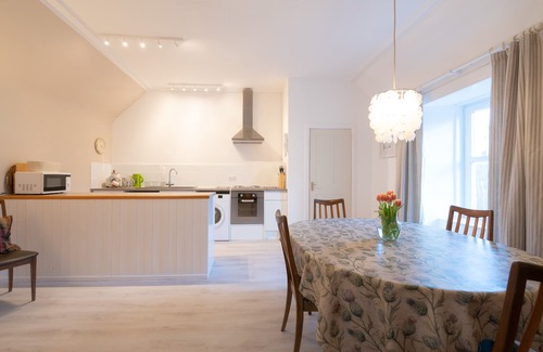 Gruline Apartment | Superior 2 Bedroom Apartment with fabulous Castle and Sea Views