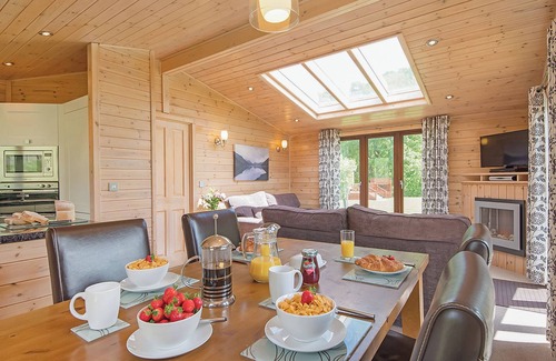 Whitfield Ski Chalet | Superior and stunning stylish pine lodge.