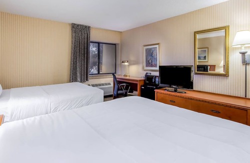 La Crosse Hotel | Superior Queen Room With Two Queen Beds Non-Smoking