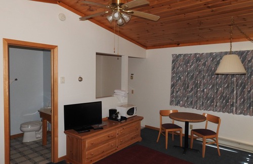 Schroeder Hotel | Superior Ridge Resort Motel