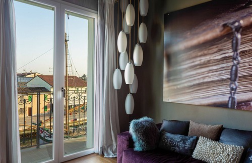 Cesenatico Bed & Breakfast | Superior room with balcony overlooking the canal port of Cesenatico